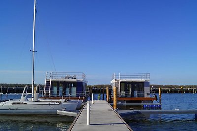 Hausboot Floating House in Ribnitz-Damgarten