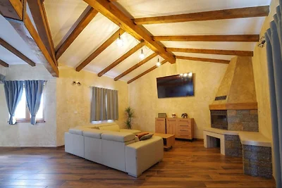 Moderne Villa mit Pool und Garten