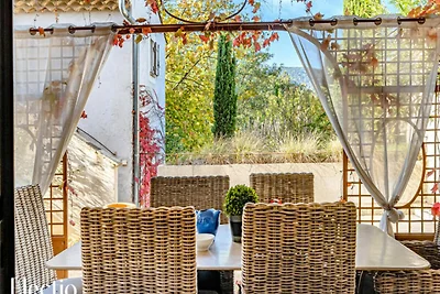 Wohnung in Oppéde mit beheiztem Pool