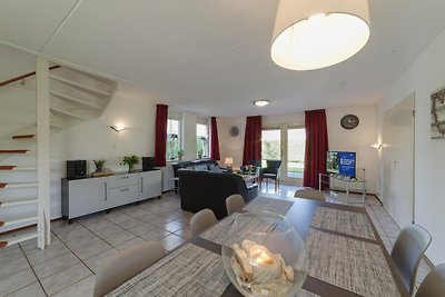 Geräumiges Ferienhaus mit Sauna in Strandnähe