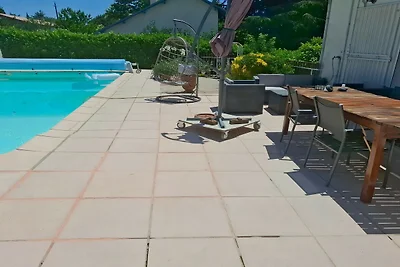 Villa in St Denis mit Pool und Pyrenäenblick