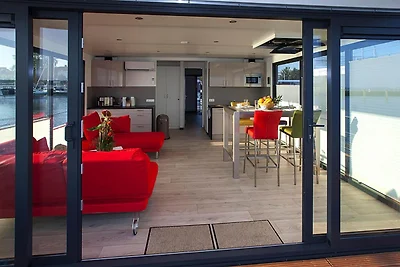 Haus in Ribnitz mit Terrasse für 3 Von...