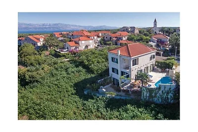 Villa a Mirca, Brač con piscina