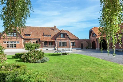 Boerderij met heuvels in Komen-Waasten