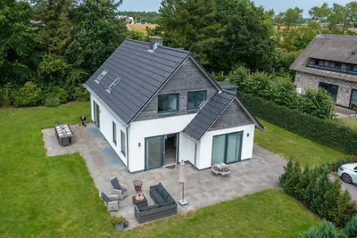 Geräumige und helle Ferienvilla für 10...