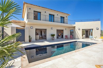 Splendida villa con piscina e vista mare