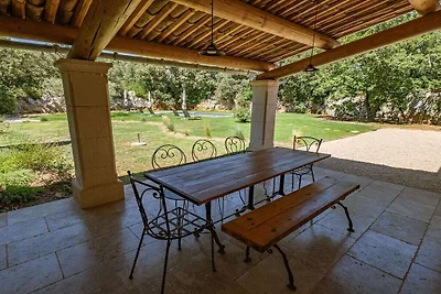 Ferienhaus in Bonnieux mit Schwimmbecken