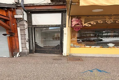 Rustikales Plätzchen am Flussuferweg