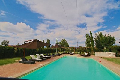 SpaciousHoliday Home in Foligno with Pool