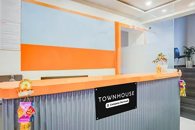Super Townhouse Hadapsar Savali Inn