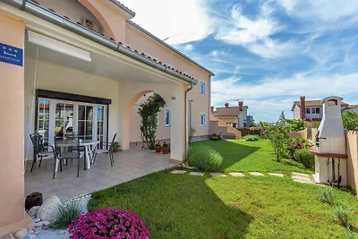 Wohnung in Vinkuran mit Garten