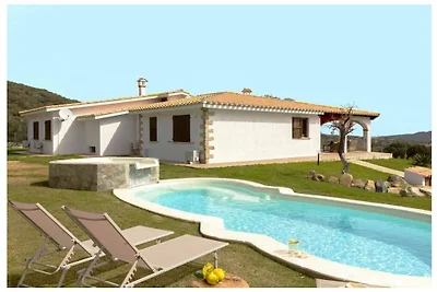 Villa in Castiadas mit Schwimmbecken