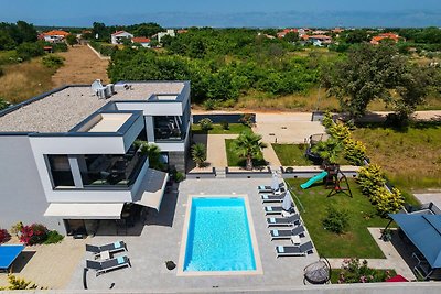 Villa di lusso con piscina e terrazza