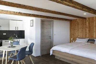 Mountain Vibrant and Timeless Apartment with ...