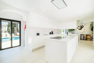 Villa in Galé mit Pool und Grillplatz