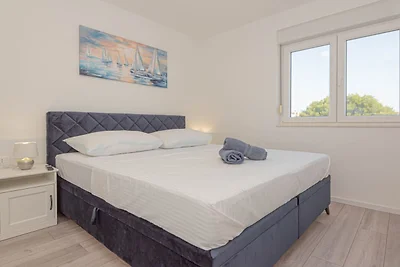 Villa Pomalo - Three Bedroom Villa with Outdo...