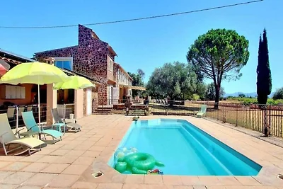 Villa in Le Luc mit Pool und Weinbergblick