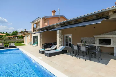 Villa in Maružini mit Schwimmbecken