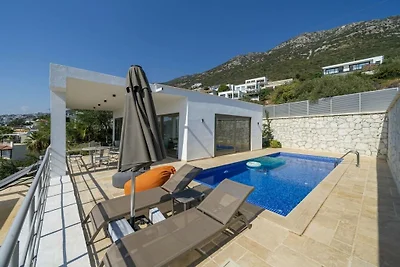 Villa in Kalkan mit Schwimmbecken