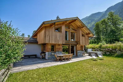 Chalet with Hot Tub & Sauna near Chamonix...