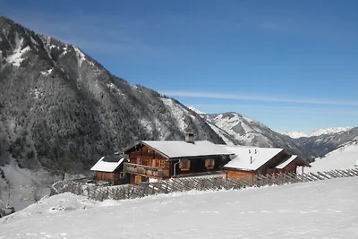 Bauernhaus mit Blick über das Tal