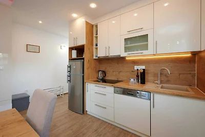 Exclusive Okrug Gornji Apartment with Shared ...