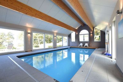 Luxuriöses Ferienhaus mit Swimmingpool in...