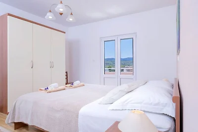 One Bedroom Luxury Apartment with Balcony and...