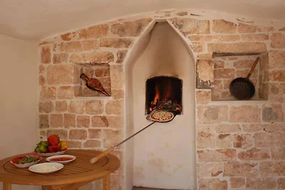 Steinhaus in Locorotondo mit unterirdischem P...