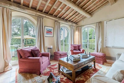 Weingut-Villa in den Hügeln von Lucca