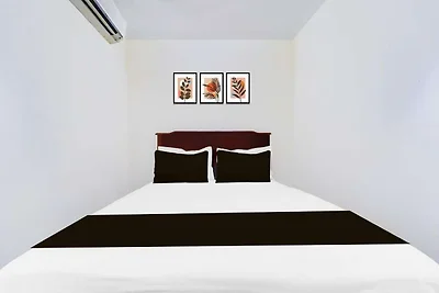 Hotel O DH Road Ernakulam