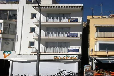 Wohnung in Estartit mit Garten