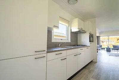 Vakantiehuis in Biddinghuizen met terras