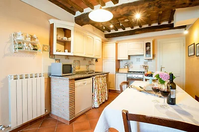 Casa vacanze in stile rustico a Lucca, con gi...