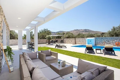 Luxuriöse Villa mit privatem Pool für 8...