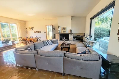 Elegante Villa mit Pool