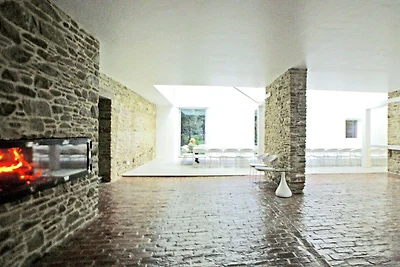 Gerהumiges Ferienhaus in Redu mit Garten