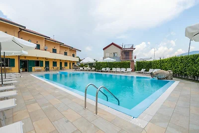 Villa in Residence con piscina vicino al mare