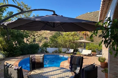 Ferienhaus mit Bergblick und privatem Pool