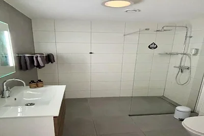 Schöne Lodge am Kirchplatz gelegen.