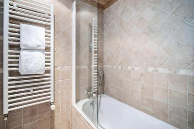 Chalet in Courchevel mit Sauna und Terrasse