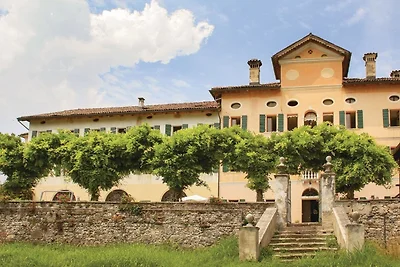 Ruim appartement in Venetiaanse villa met...