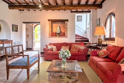 Schöne Villa in San Giovanni del Pantano mit...