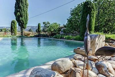 Spazioso Cottage a Oppede con Piscina