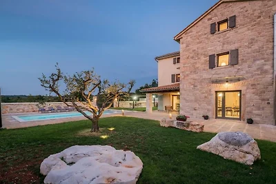 Villa in Višnjan mit Schwimmbecken