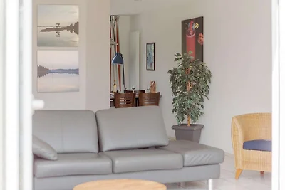 Bungalow am Wasser mit Garten