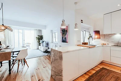 Modernes Apartment in Algés mit Terrasse