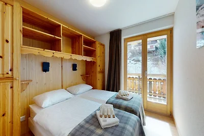 Wohnung im vierten Stock mit Balkon