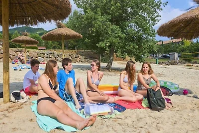 Villa in den Pyrenäen mit Blick auf den See