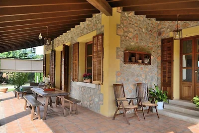 Villa in Binissalem mit Pool und Weinbergen